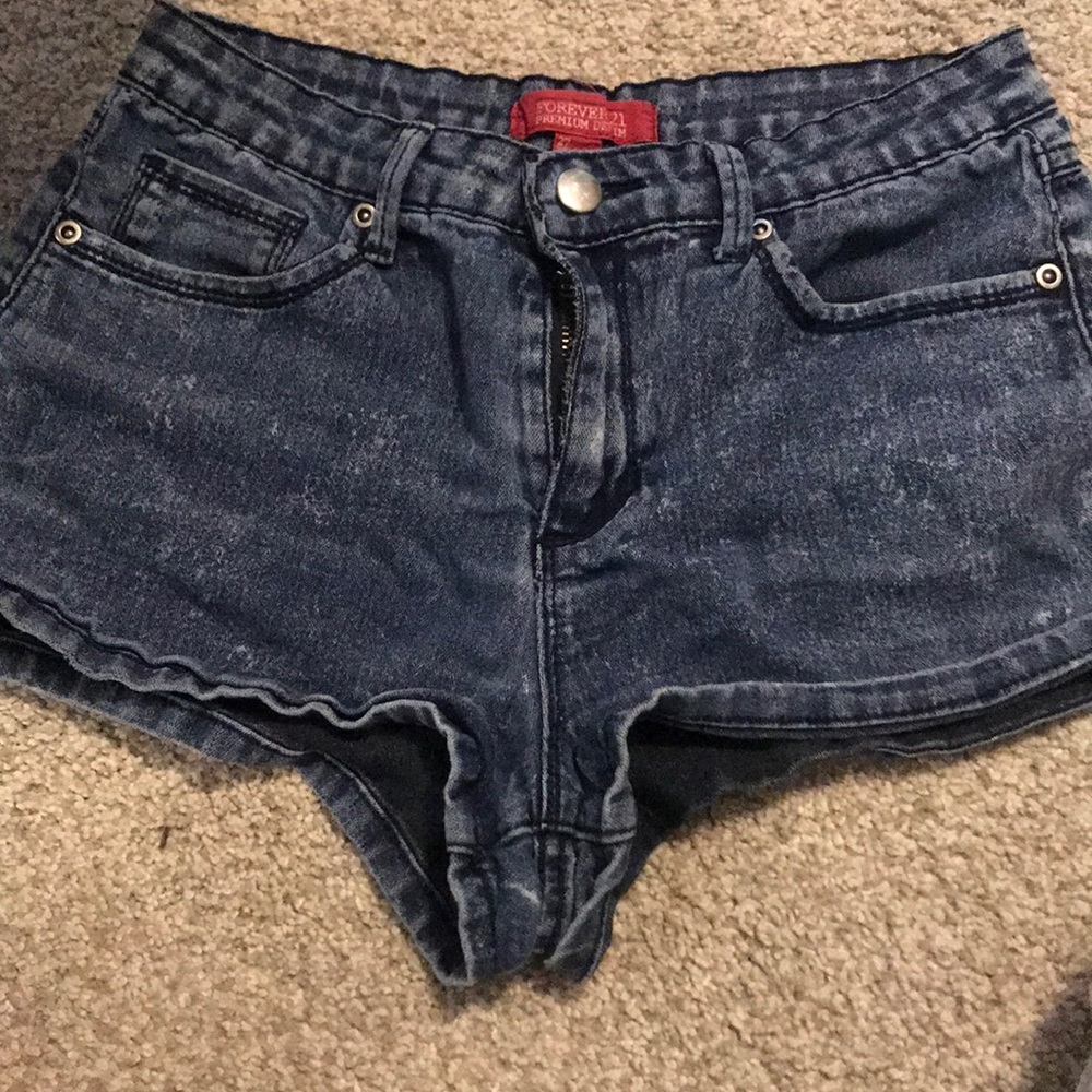 Stretchy denim shorts